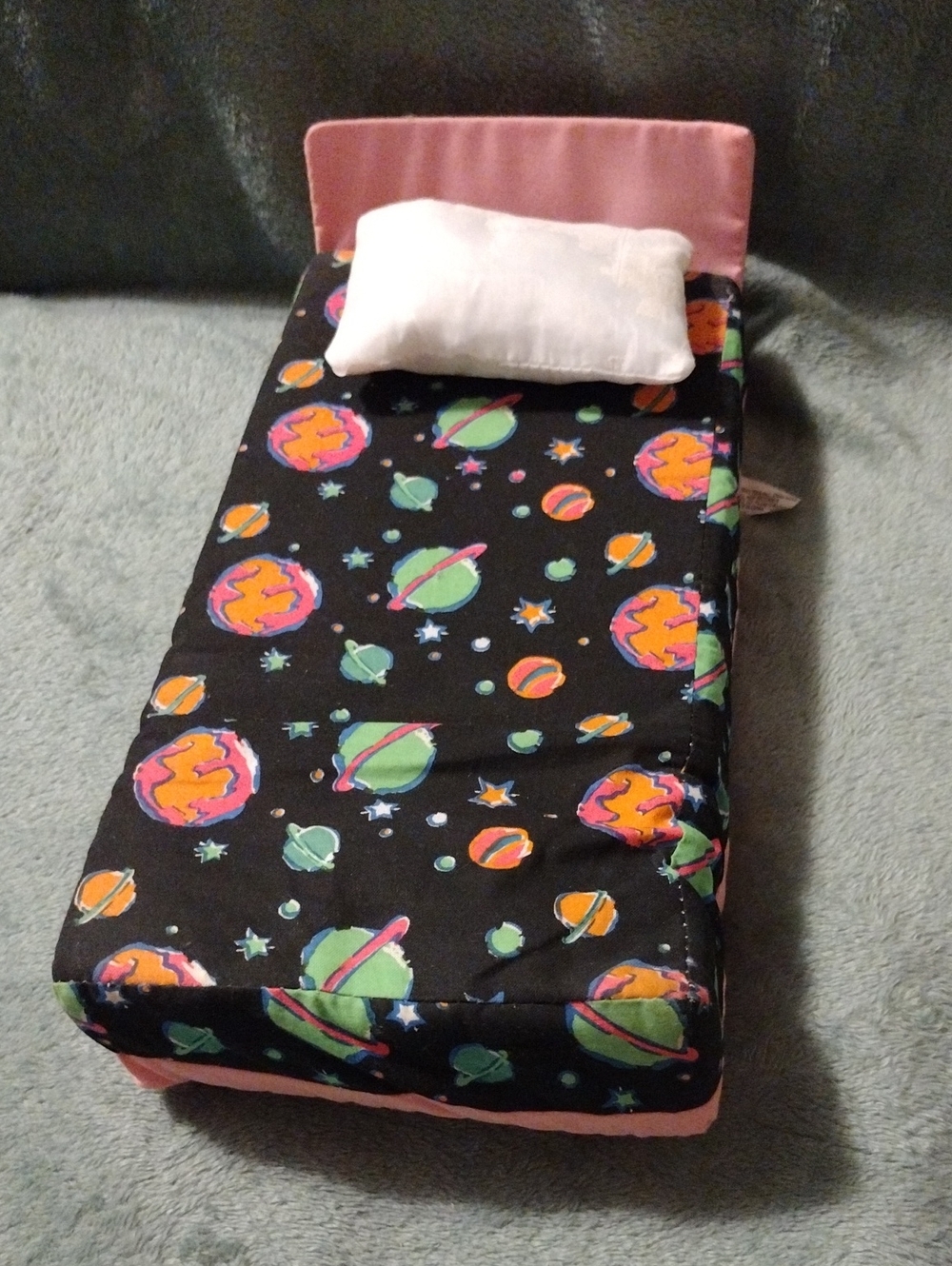 Maui Toys Inc - Vintage Pink & Black Outer Space Print Bed And Blanket Set